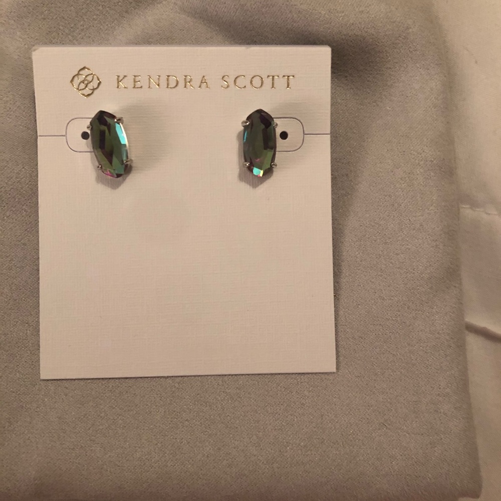 Never worn crystal Kendra Scott earrings